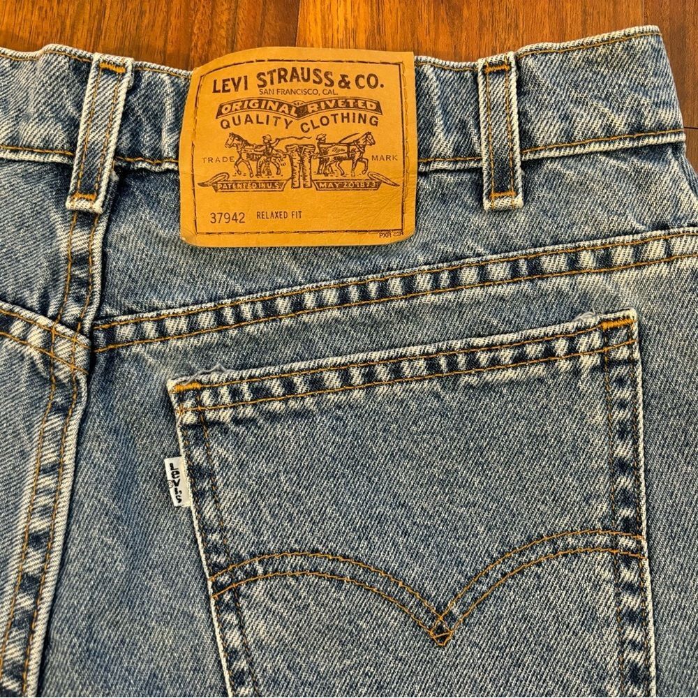 Levi’s vintage 90’s white tab denim shorts - Picture 4 of 6